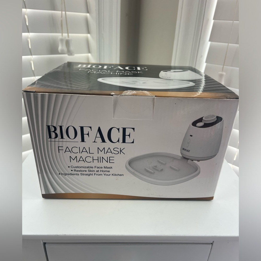 White Facial Mask Machine - Picture 2 of 2